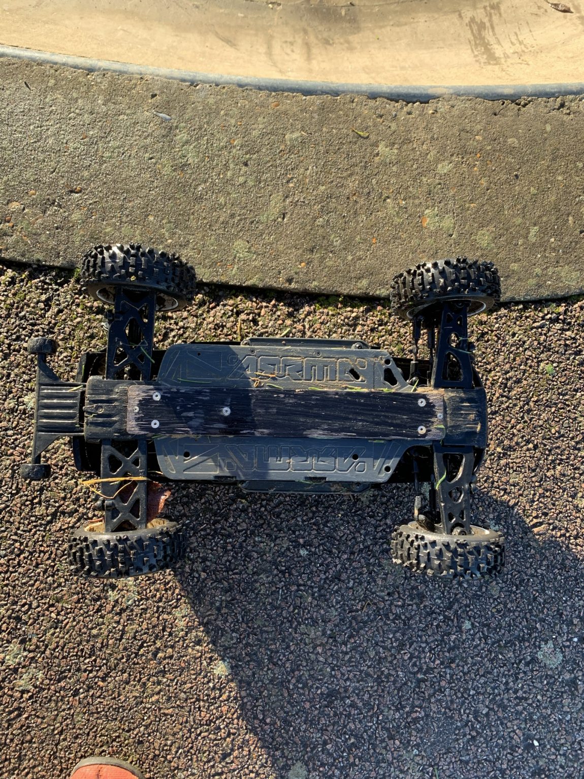 arrma big rock chassis brace